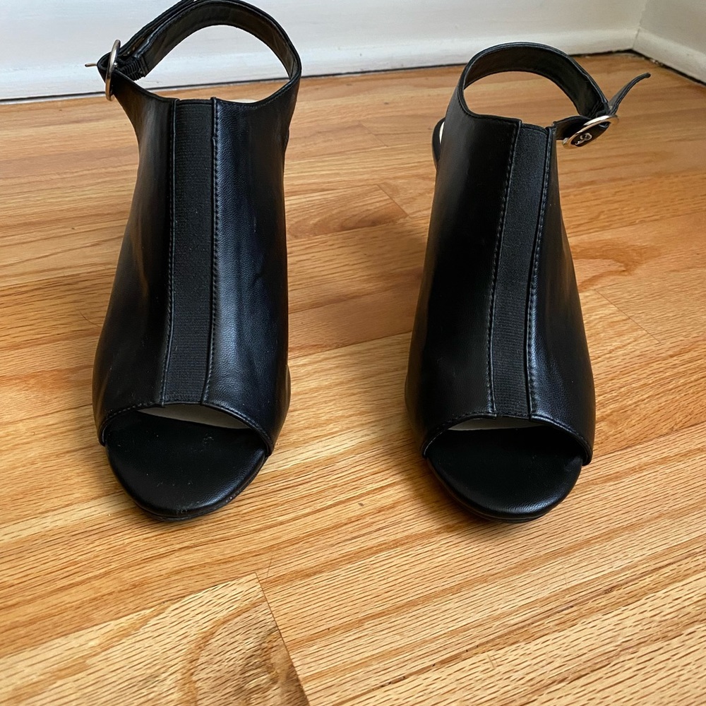 Alfani Womens Black peep toe heel with strap